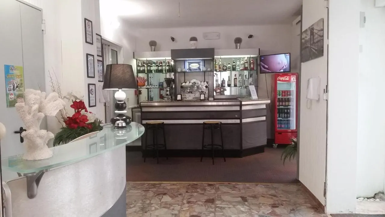 Hotel Manolita リミニ